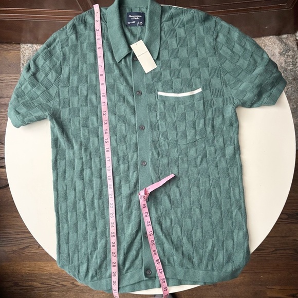 A&F Textural Button-Through Sweater Polo Shirt Size Medium Green New Relaxed Fit - Picture 3 of 7